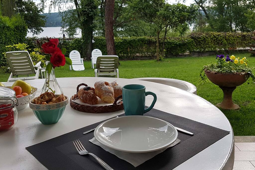 Colazione sotto il patio