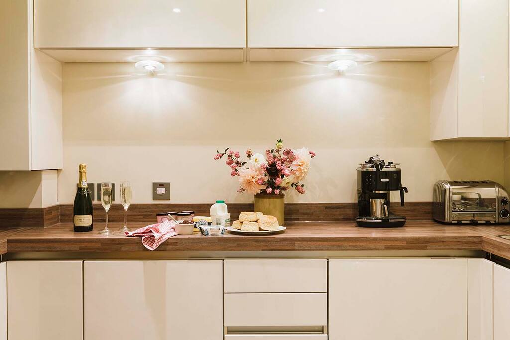 Separate gallery kitchen with all the mod cons you may need during your stay