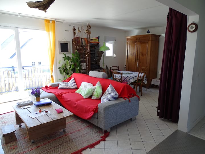 sala de estar grande,luz pasante