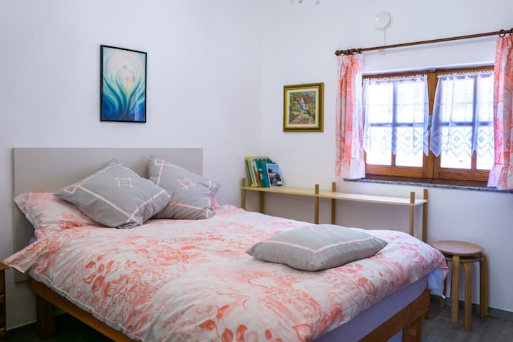 საძინებელი 1