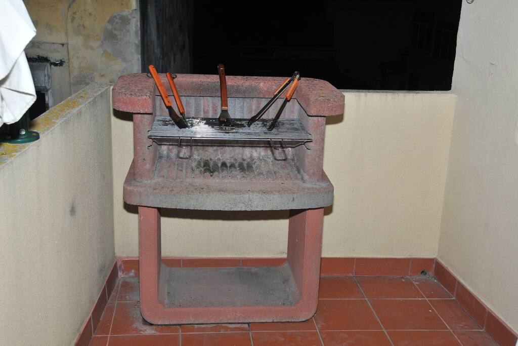 Churrasqueira com utensílios