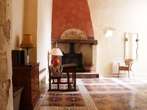 tpVery nice cottage, Camargue, close to the sea, indoor pool.