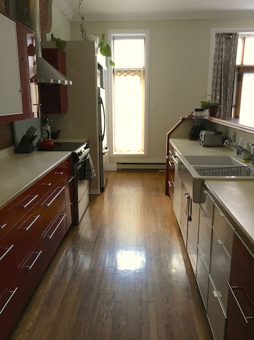 Spacious, fully equipped kitchen