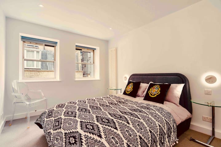 Designers home Marylebone Mayfair space to relax gallery image 3