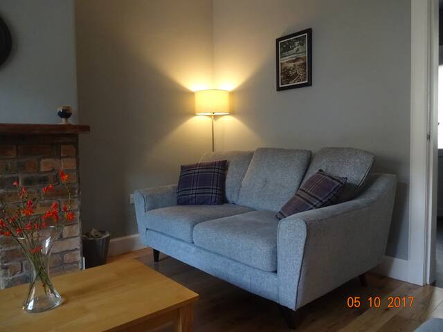 Lovely 2 Bedroom House near Holyrood Park gallery image 4