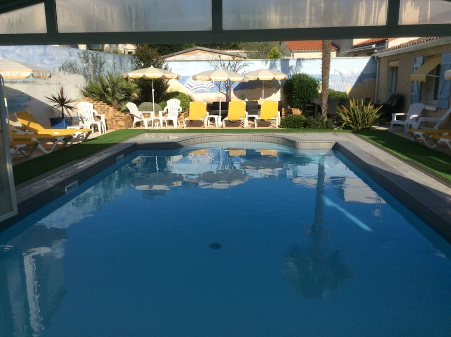Piscine vue intérieure