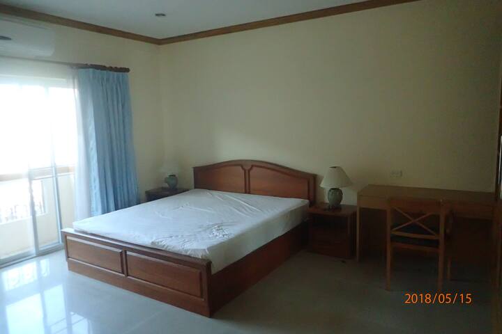 2-bed 160m2 Duplex BTS Promphong gallery image 5