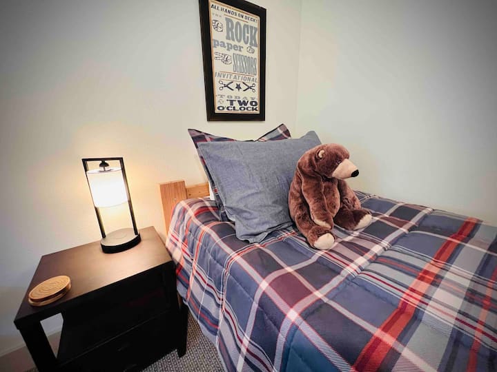 غرفة نوم في الطابق السفلي 1