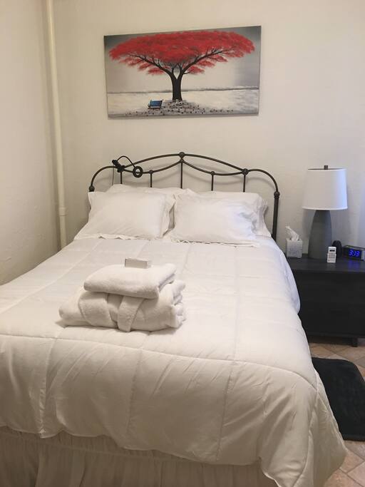 Queen size sealy posturepedic pillow topped mattress