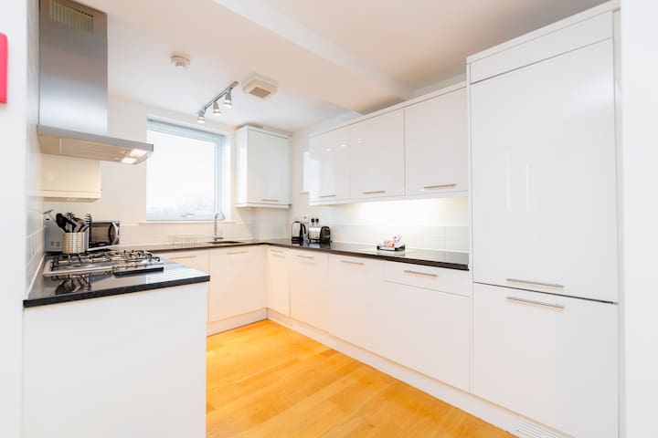 Roomspace Ltd managed Airbnb listing 2