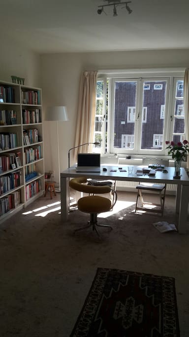 Nice living area with big table