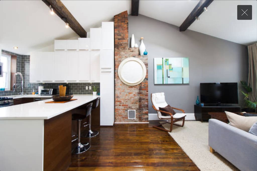 3rd floor unit: Living room/kitchen