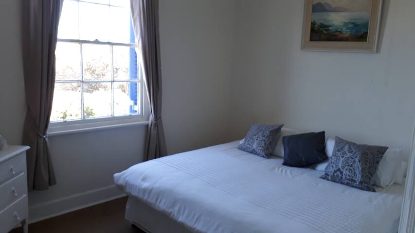 Boulders Beach Penguin Cottage gallery image 2