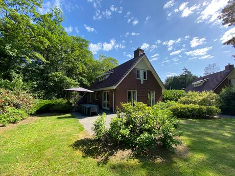 Detached holiday home with sunny garden (H14)