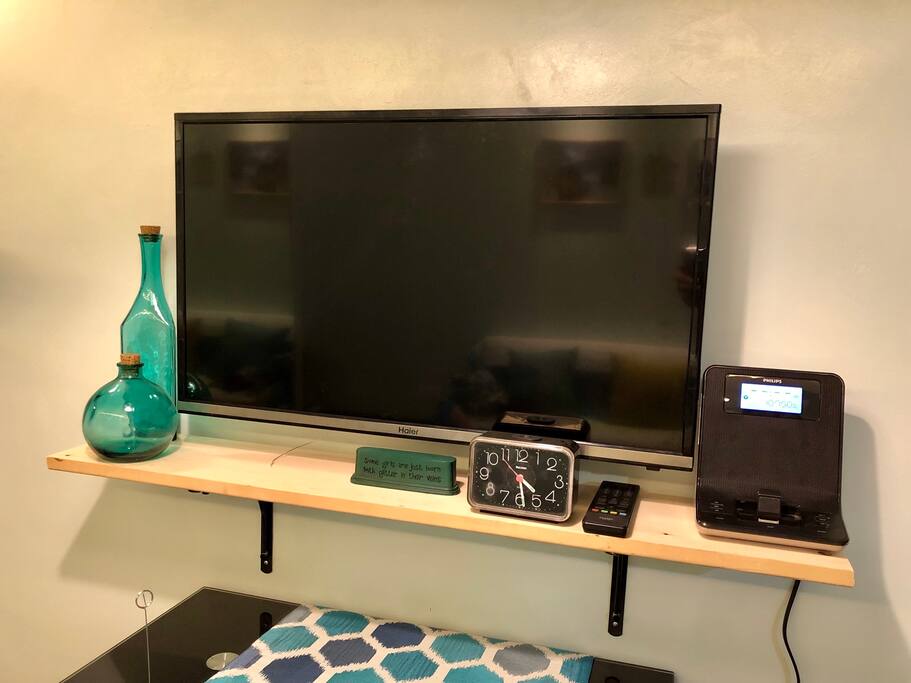 Your entertainment while staying with us: a cable tv, a fiber optic WiFi and sounds.
