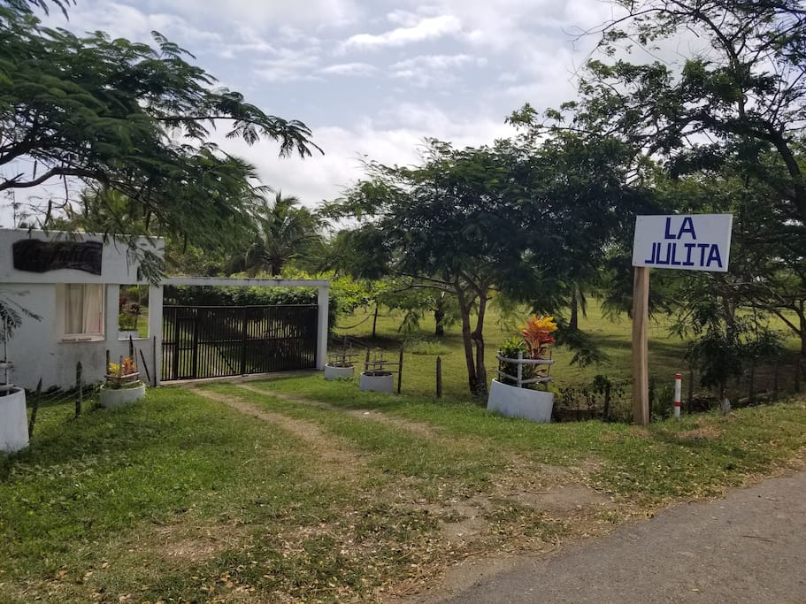 Entrada - Vista desde la Carretera