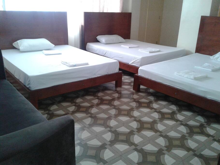 FamilyRoom with 3 beds