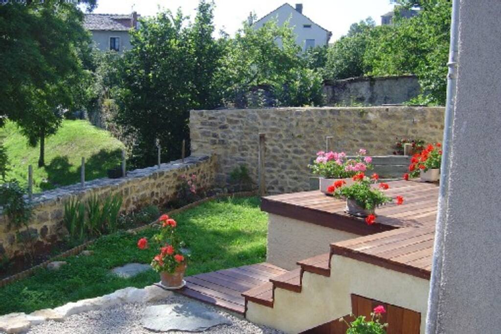 jardin terrasse et ruisseau