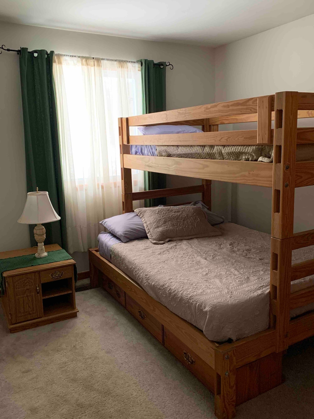 2e chambre avec lit double et lit simple superposé !