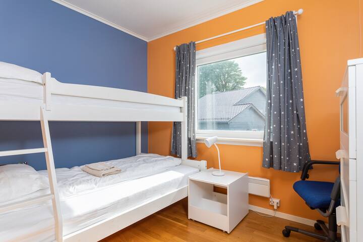 Kitanda cha ghorofa ya familia