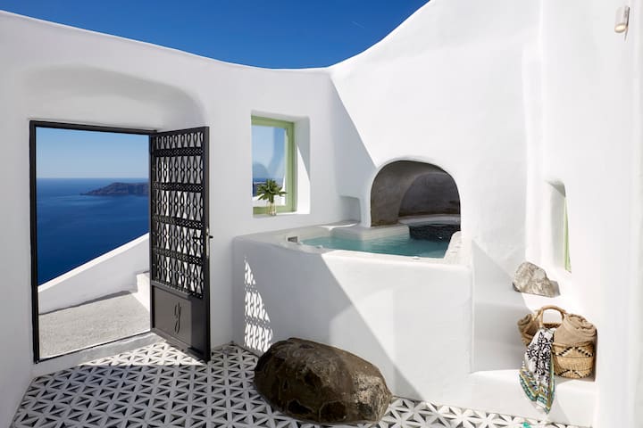 Gitsa Cliff Luxury Villa, Volcano View, Jacuzzi gallery image 3