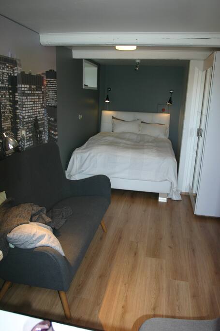 Bed with good mattress Tempur Queen size 153 cm