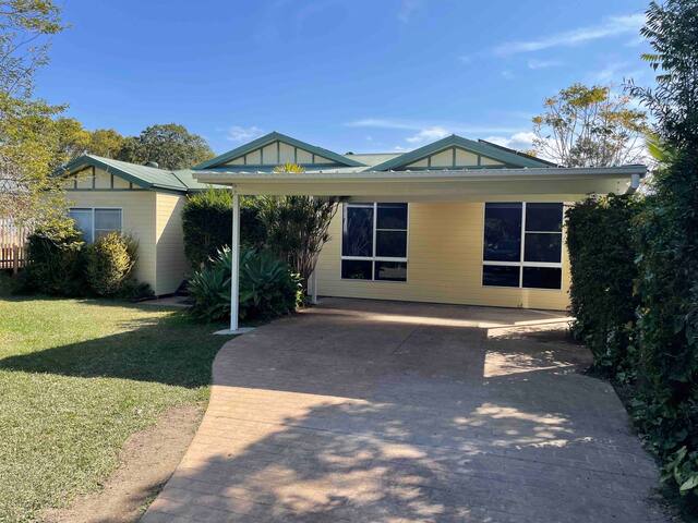 5 Bedroom house with a pool, deck and amazing view gallery image 3