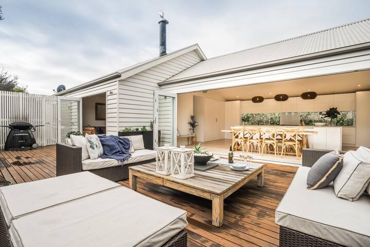 Capri House – Hear the Roar of the Ocean