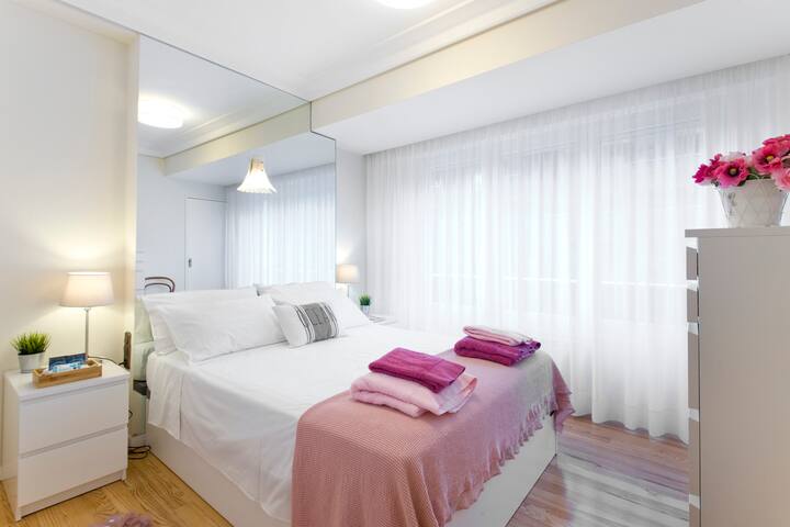 Mikeletes Beach House. Free Parking. AC. gallery image 3