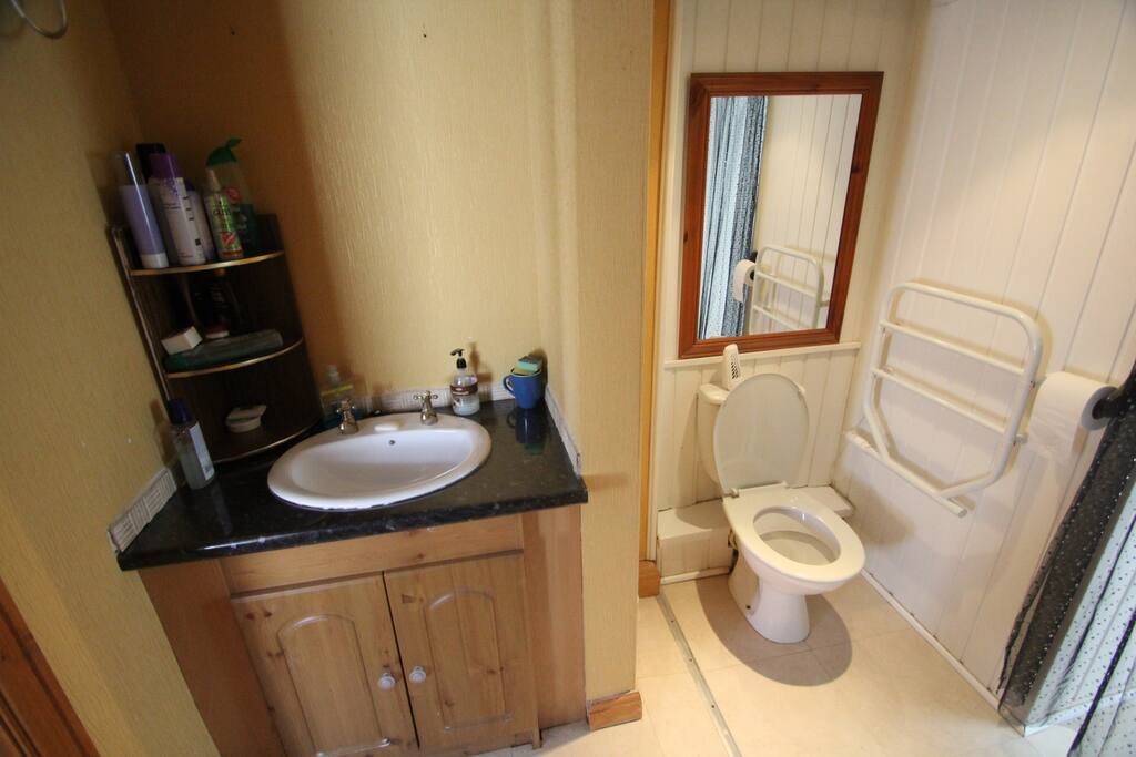 Toilet/Shower Room