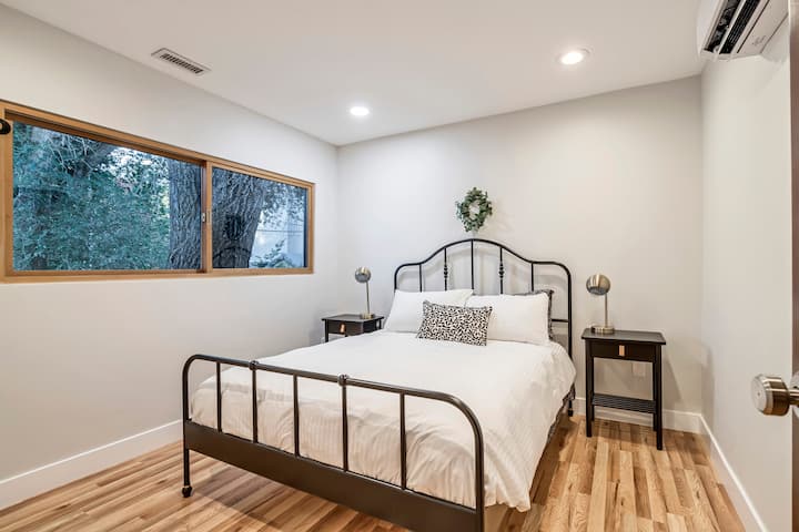 спална соба 3 - брачен кревет (широк 150 -