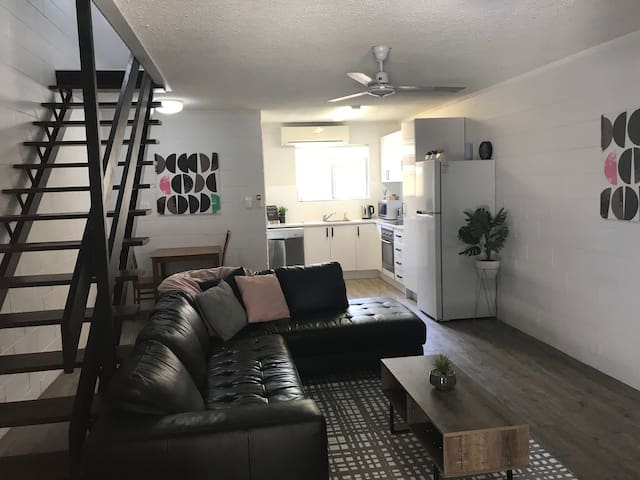 2 Bedroom Modern Unit - Just like home