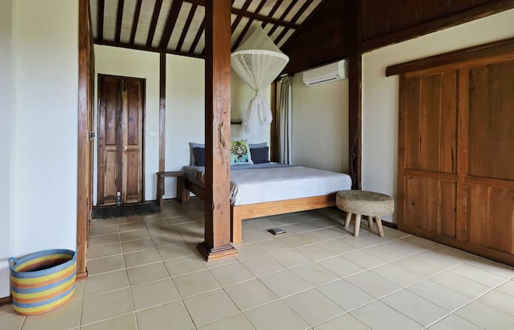 camera da letto II con porta scorrevole per l'ufficio 