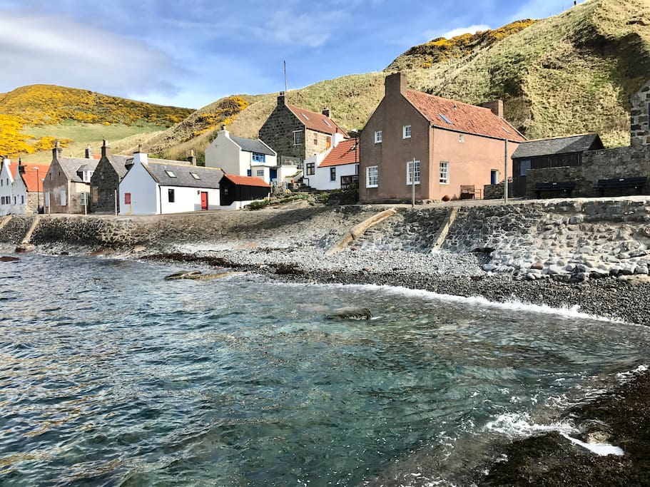 30 Crovie. Cottages for Rent in Gardenstown, Scotland, United Kingdom