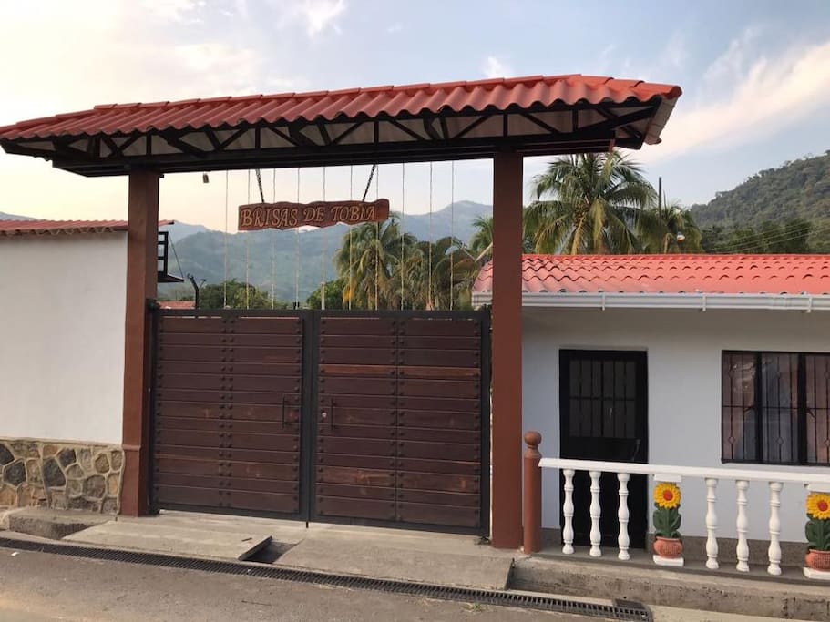 Entrance/Entrada