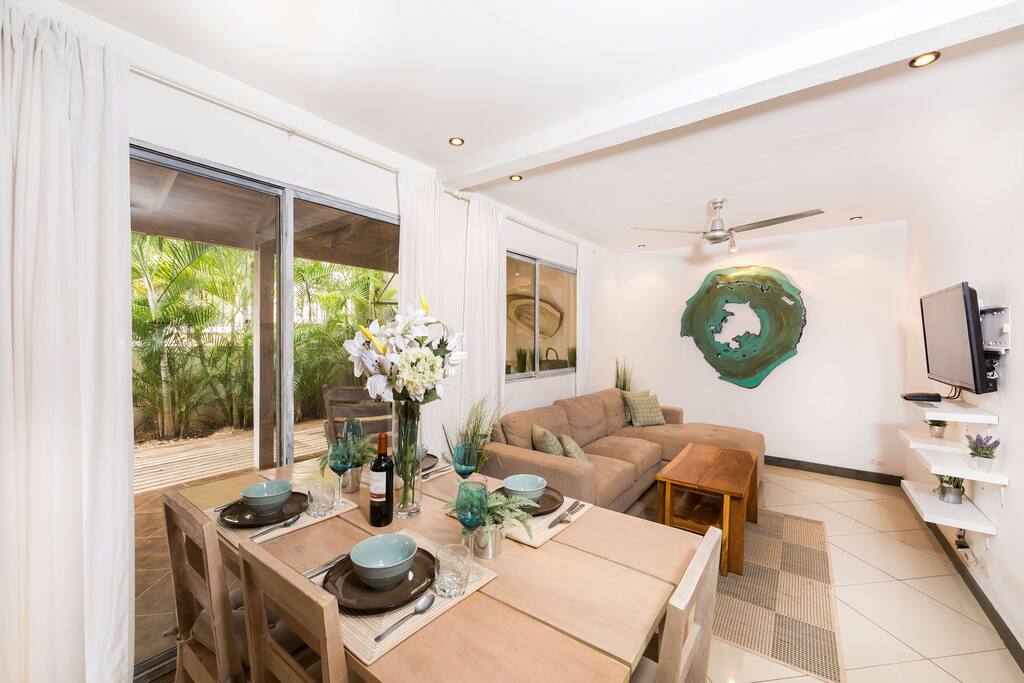 6 Person Dining Table with Garden Views and Comfortable Living Room w/Large Flat Screen TV