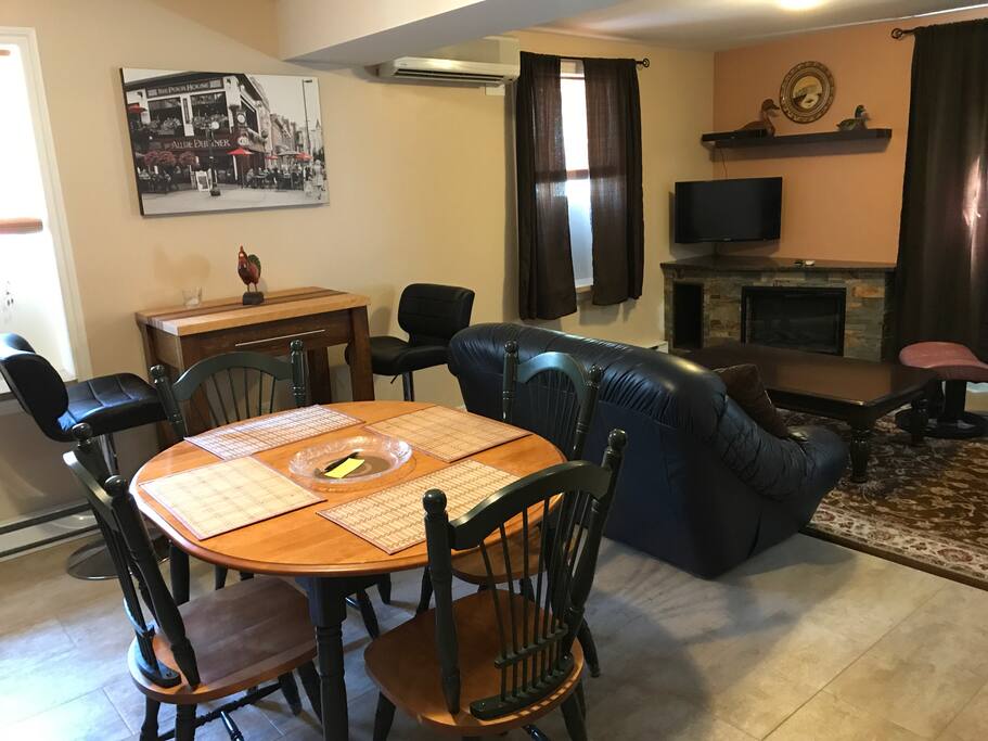Newly renovated dining room open to living room (equipped with A/C)
