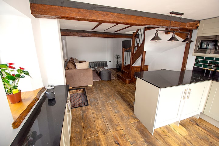 Private Town Centre Barn Full Of Original Charm - North Walsham