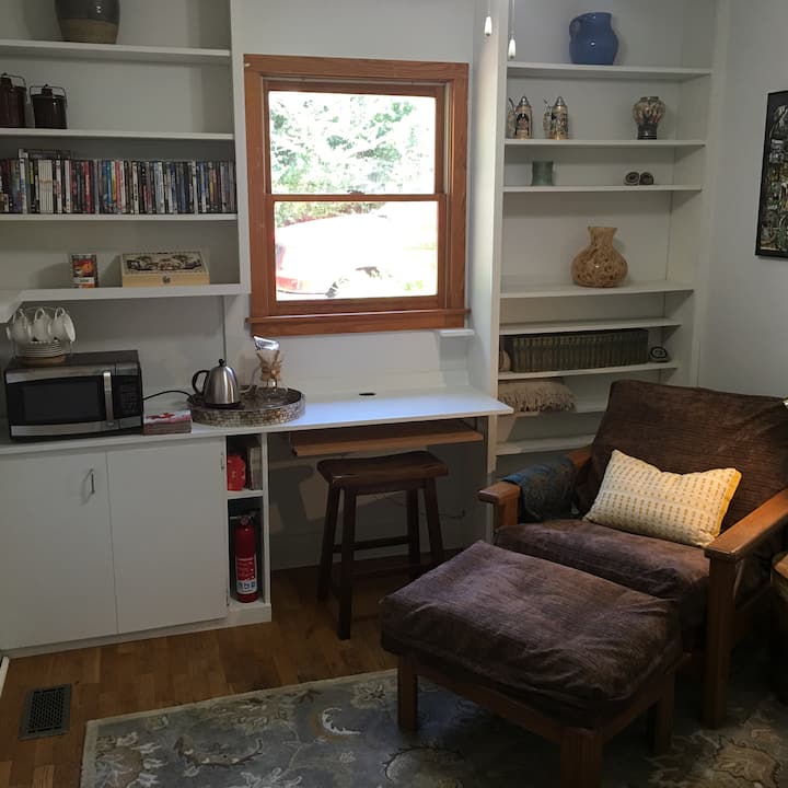 Private Downtown Suite With Gated Parking - 아테네