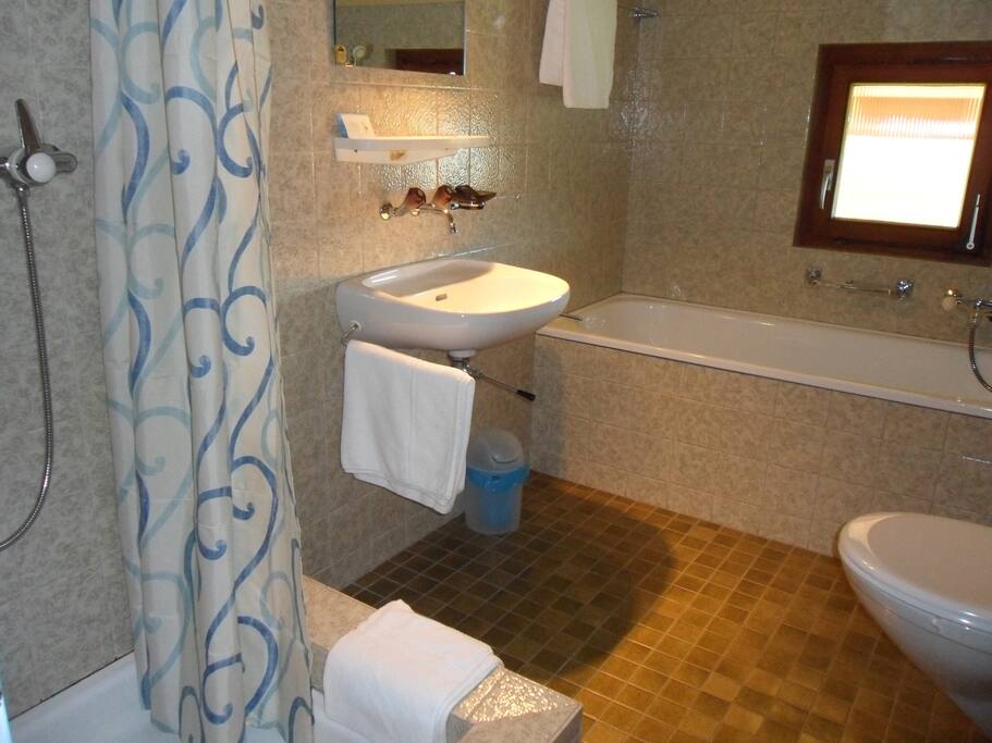 Bad mit Dusche
