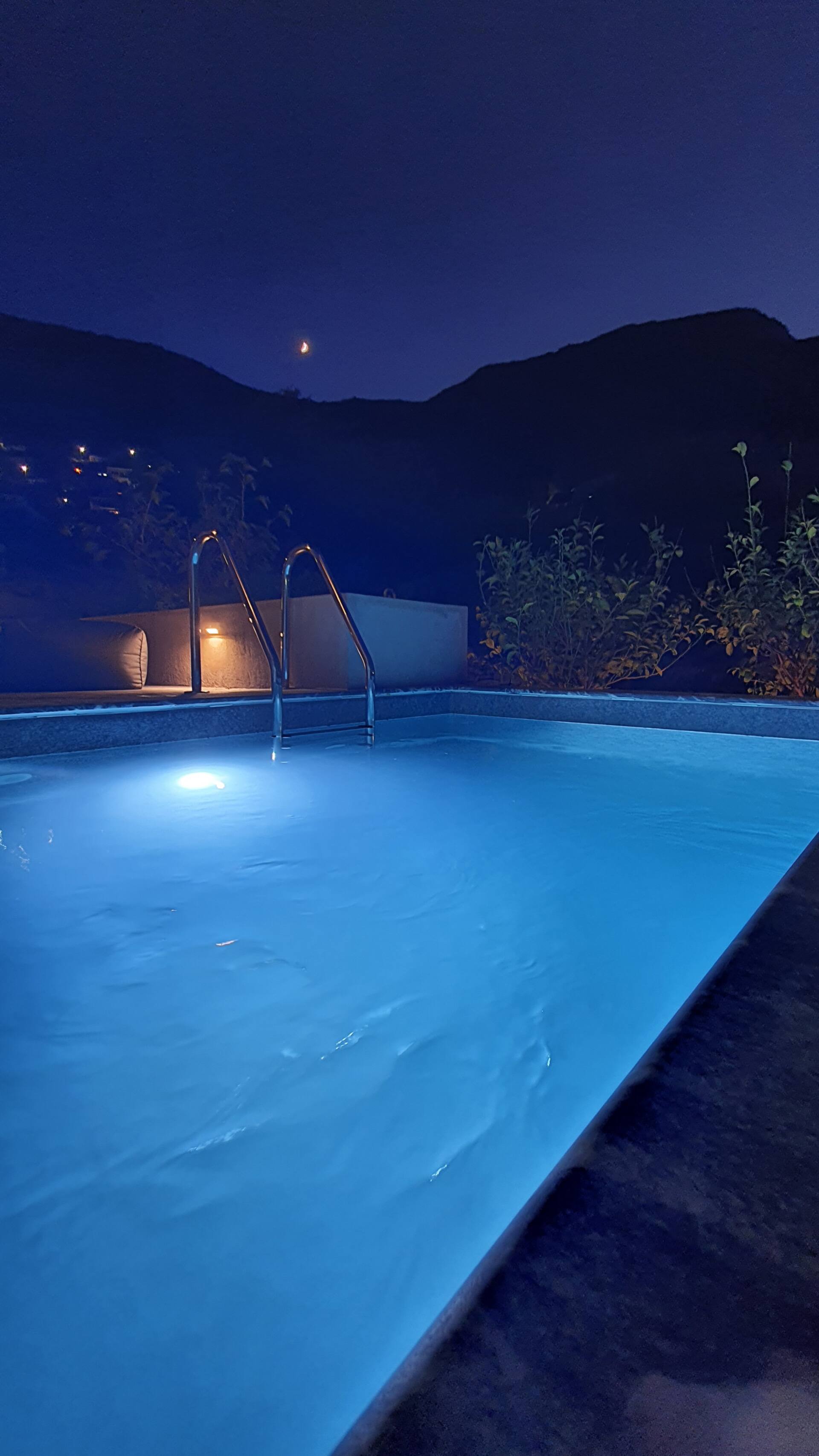 Villa mit Schlafzimmer im Loft-Stil und Pool — Foto 5