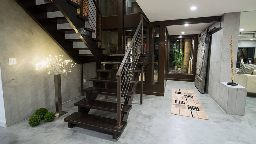 Modern Two Story Lush Paradise w/ private Pool gallery image 5