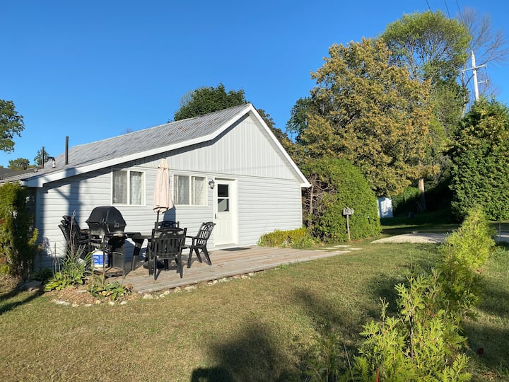 Bluenose Waterfront Cabin 2 bedrooms sandy beach