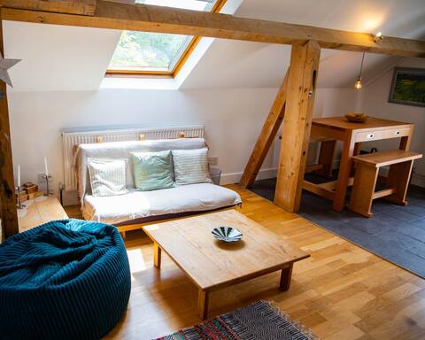 Successful Airbnb property: Stylish studio apartment in remote S Shropshire. in Shropshire