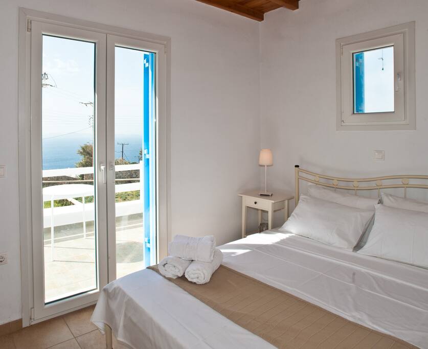 Upper bedroom with balkony