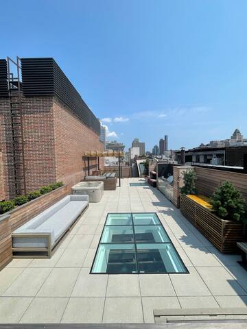 Dreamlike Soho loft and private rooftop gallery image 4