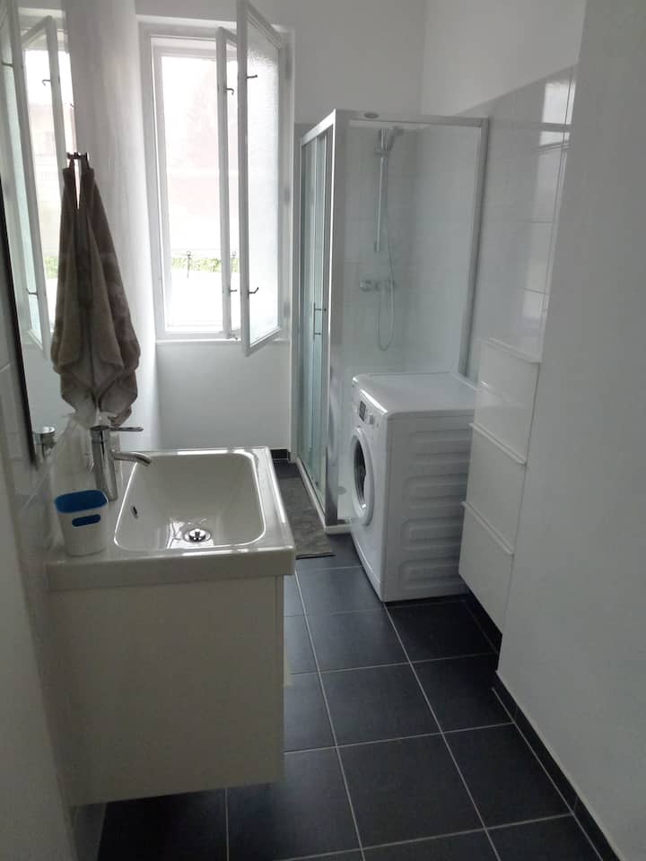 Spacious room #4 near Park Tivoli / free parking