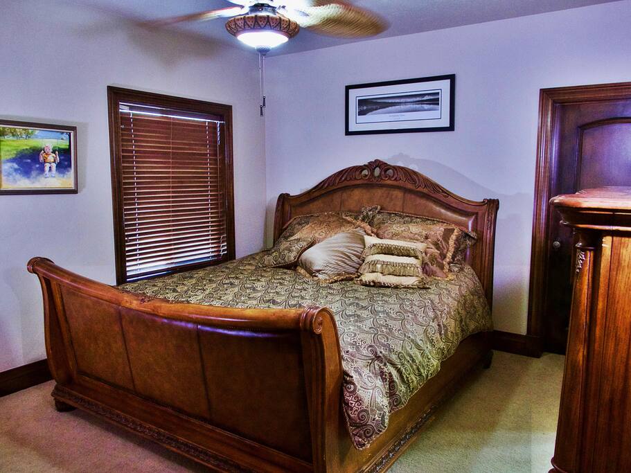 Upstair Guest King Room 1 of 4