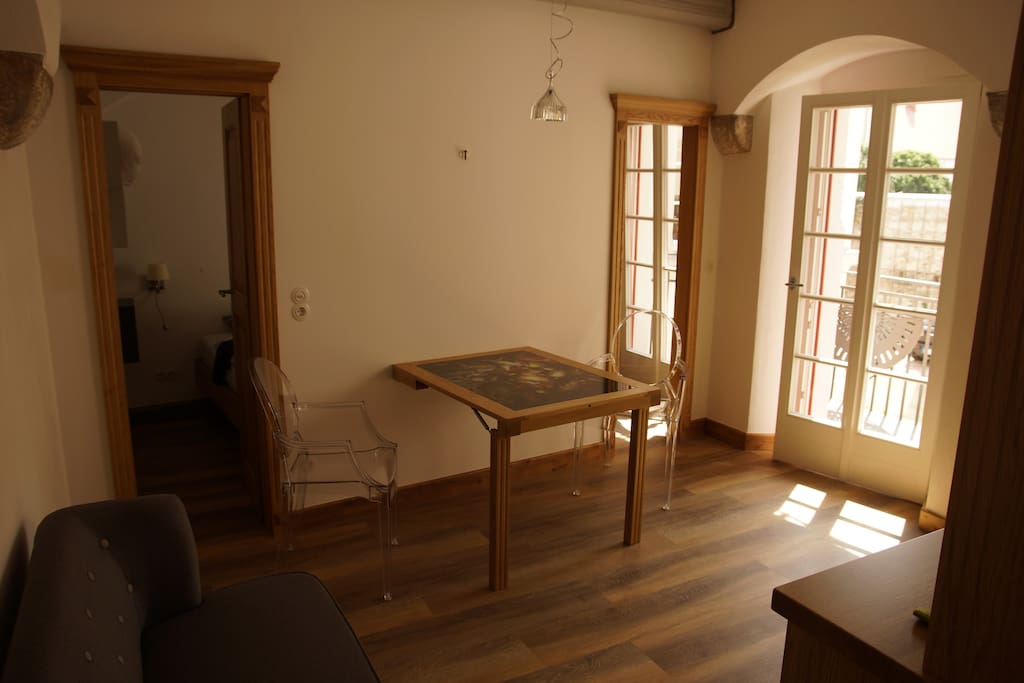 Esstisch im Wohnraum