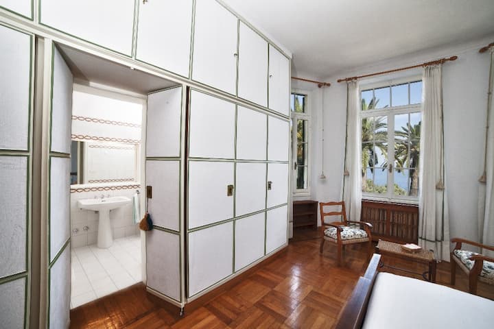 родителска спалня с  баня 